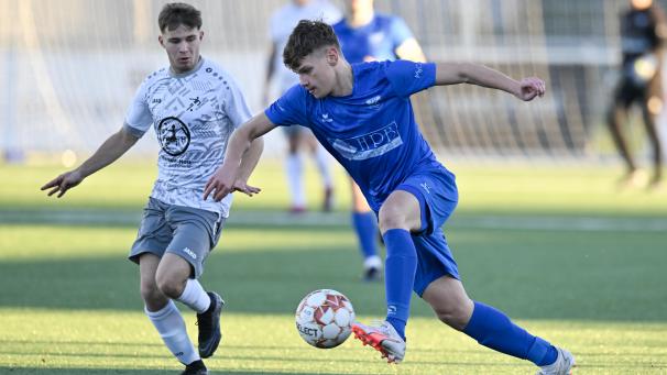 <p>Yves Fabian (am Ball) läuft ab Sommer für Walhorn auf.</p>