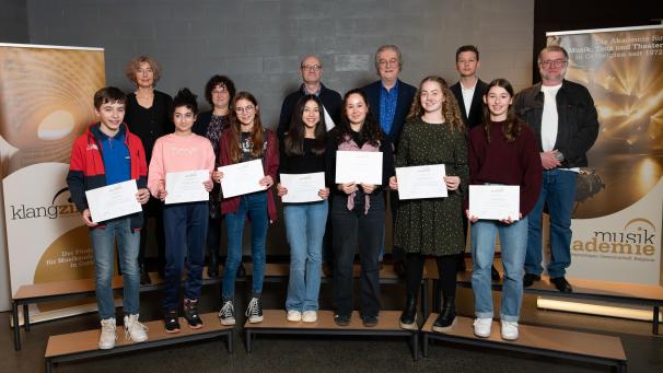 <p>Zahlreiche Schüler der Musikerziehung bzw. des Instrumentalunterrichts konnten im Triangel ihre Zertifikate und Diplome entgegennehmen.</p>