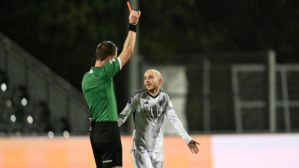 <p>Jerome Deom sah gegen den KV Mechelen die Rote Karte.</p>