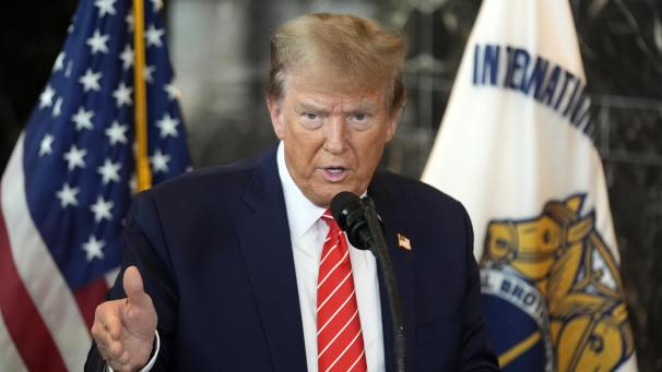 <p>Donald Trump, Bewerber um die Präsidentschaftskandidatur der Republikaner und ehemaliger Präsident der USA, spricht in der Zentrale der International Brotherhood of Teamsters.</p>