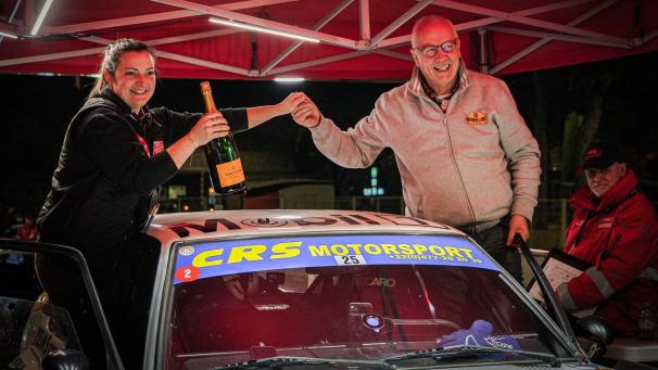 <p>Michel Decremer und Jennifer Hugo feiern ihren Sieg.</p>