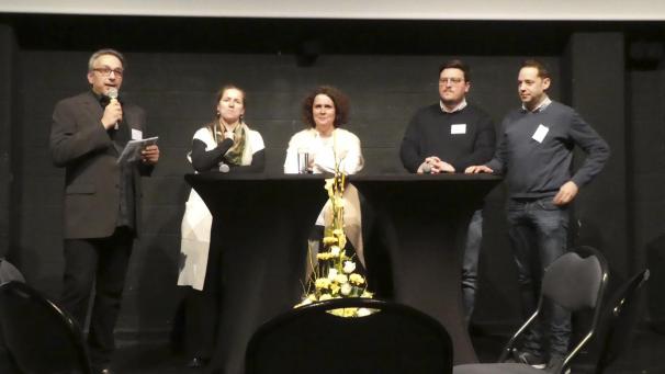 <p>Die Teilnehmer der Podiumsdiskussion im Triangel</p>