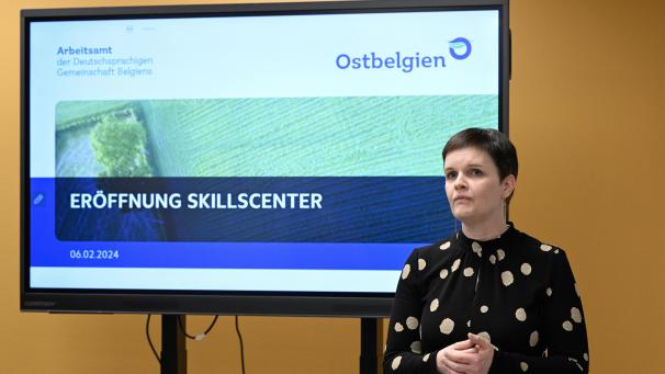 <p>Sabine Herzet stellt die neuen Projekte, einschließlich des „Skills-Center“, vor.</p>