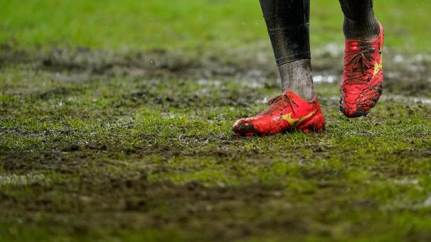 <p>Platz unbespielbar: Vor allem mit Rücksicht auf die Gesundheit der Spieler wurde das DFB-Pokal-Viertelfinale zwischen Drittligist 1. FC Saarbrücken und Borussia Mönchengladbach abgesagt.</p>