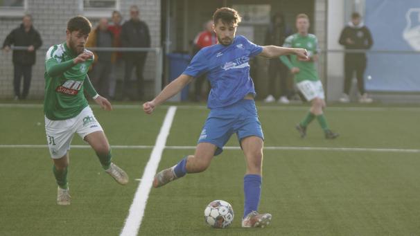 <p>Luka Tonkovic (Mitte) verletzte sich beim Testspiel gegen die Malmundaria.</p>