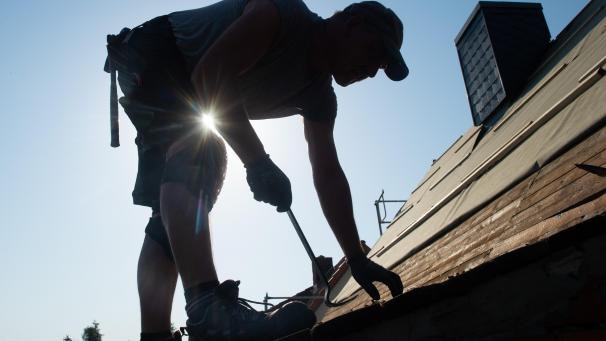 <p>Wer viel im Freien arbeitet, erkrankt aufgrund starker UV-Bestrahlung häufiger an aktinischer Keratose.</p>