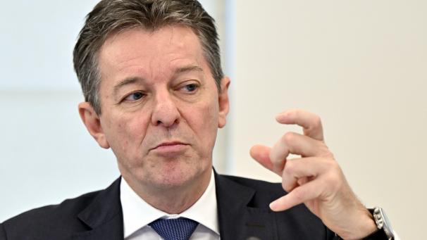 <p>CEO Johan Thijs bei der Präsentation der Jahresbilanz der KBC</p>