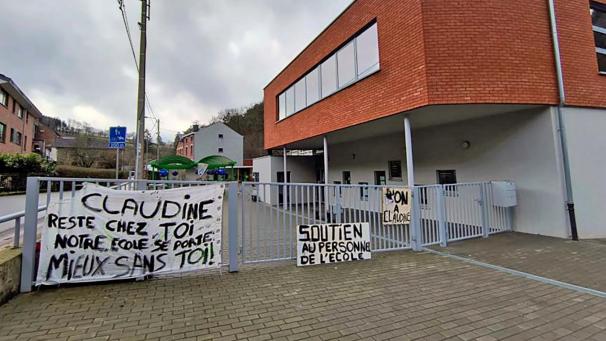 <p>Obwohl der Staatsrat deren Entlassung durch den Schulträger aufgehoben hat, lehnen viele Eltern und Lehrer die Rückkehr der Schuldirektorin von Trois-Ponts ab. In dieser Woche kam es wiederholt zu Streikaktionen.</p>