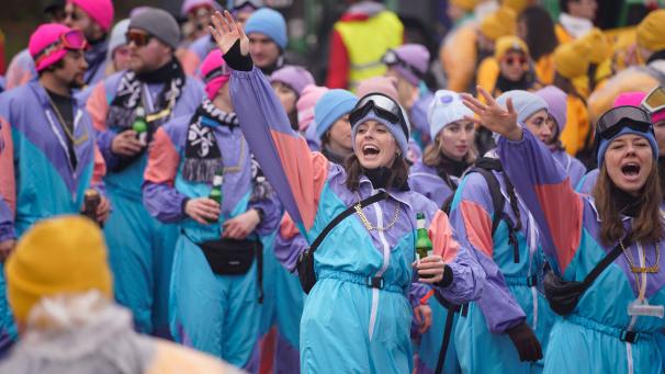 <p>Fast 3.500 Jecke haben sich zum diesjährigen Karnevalszug in Raeren angemeldet.</p>