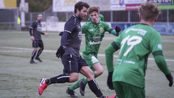 <p>Nicolas Marlet trägt auch in der kommenden Spielzeit das schwarz-weiße Trikot.</p>