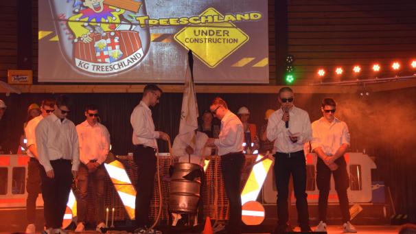 <p>Der KGV Krewinkel hielt eine Brauer... ehm... Trauerfeier für das erste leere Bierfass des Abends.</p>