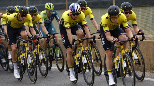 <p>Visma-Lease a Bike überzeugt als Team, allen voran Wout van Aert (Mitte).</p>
