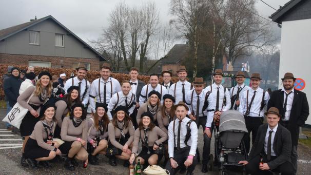 <p>Das Verbrecherduo Bonnie und Clyde war aus Weywertz in den Nachbarort gekommen.</p>