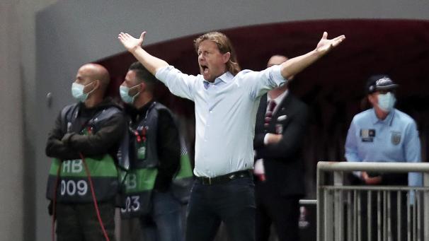 <p>Bo Henriksen am Spielfeldrandin Aktion</p>