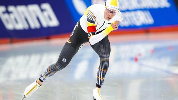 <p>Eisschnellläufer Bart Swings musste sich zum Auftakt der WM in Calgary über die 5.000 Meter mit Platz acht zufrieden geben.</p>
