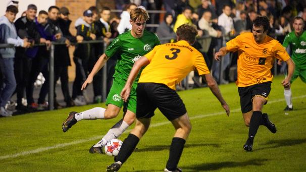 <p>Immens wichtige drei Punkte für beide Teams – auch für die Ameler um Loris Roderburg (am Ball).</p>