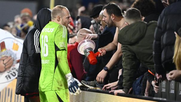 <p>Zwischen den Lütticher Spielern (hier Torhüter Arnaud Bodart) und den Fans gab es nach dem Spiel in Westerlo mal wieder Redebedarf.</p>