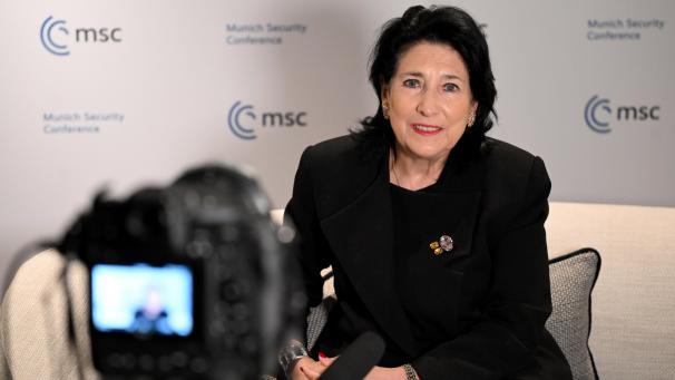 <p>Salome Surabischwili, Präsidentin von Georgien, bei einem Interview mit der Deutschen Presse-Agentur im Rahmen der 60. Münchner Sicherheitskonferenz im Hotel Rosewood Munich.</p>