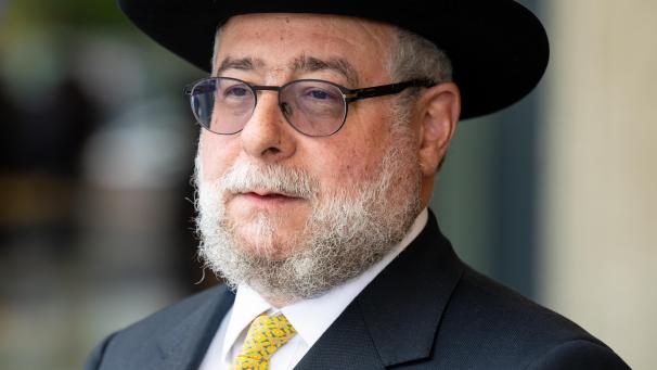 <p>Pinchas Goldschmidt fühlt sich geehrt, den Karlspreis entgegennehmen zu dürfen.</p>