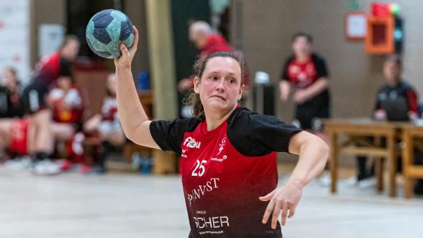 <p>Das gegnerische Tor und Platz eins im Visier: Lynn Siffrin, Kapitänin des HC Eynatten-Raeren.</p>