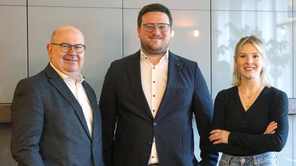 <p>Mit Lucas Reul (M.) als Spitzenkandidat zieht die Eupener PFF in den Wahlkampf. Ihm zur Seite stehen mit Michael Scholl (l.) ein profilierter Kommunalpolitiker und mit Joëlle Birnbaum-Köttgen (r.) eine ambitionierte Newcomerin.</p>