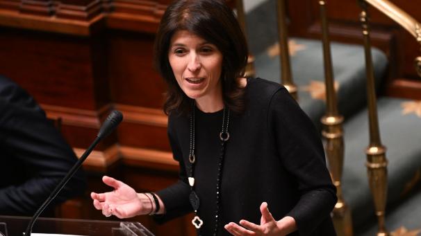 <p>Staatssekretärin Alexia Bertrand im Kammerplenum</p>