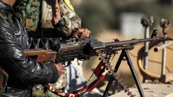 <p>Die Terrorgruppe Islamischer Staat (IS) verbreitete in den Krisenländern Syrien und Irak Angst und Schrecken. Der IS kontrollierte jahrelang riesige Gebiete in beiden Ländern. Das Ziel des IS war es, den Kalifat (Gottesstaat) im Nahen Osten zu errichten.</p>