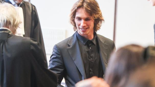 <p>Nathan Vanderguns, alias „Acid“, hatte am 31. Mai ein Video auf YouTube hochgeladen, in dem er einige verurteile „Reuzegommer“ nicht nur namentlich nannte, sondern auch Bilder von ihnen veröffentlichte.</p>