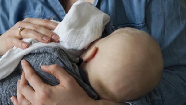 <p>Bei einem zu kurzen Zungenband ist die Beweglichkeit der Zung eingeschränkt und kann darum vor allem beim Stillen Schwierigkeiten bereiten.</p>