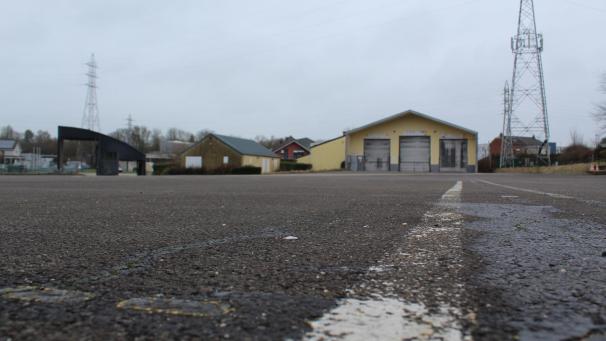<p>Blick auf das ehemalige Gelände der Autosecurité an der Vervierser Straße in Eupen. Damit dort das künftige Zentralgebäude der Polizei entstehen kann, muss noch ein drittes Grundstück angekauft werden. Allerdings stockt derzeit das entsprechende Enteignungsverfahren.</p>