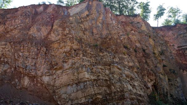 <p>Für Bürgermeister Daniel Stoffels muss die geplante Ausdehnung des Steinbruchs im Weismeser Ortsteil Steinbach mit gewissen Auflagen verknüpft werden.</p>