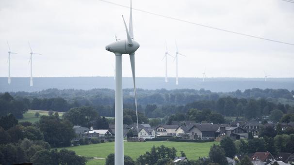 <p>Blick auf ein Windrad im Windpark Simmerath-Lammersdorf.</p>