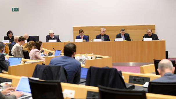 <p>Anhörung der Bischöfe im parlamentarischen Sonderausschuss</p>