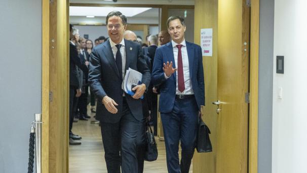 <p>Alexander De Croo (links) und Mark Rutte (rechts) bei einem Treffen im Dezmeber 2023 in Brüssel</p>