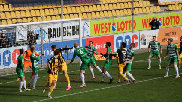 <p>Erster Streich: Kilian Pagliuca köpft nach nur sieben Minuten das 1:0 für die Alemannia gegen Gütersloh.</p>