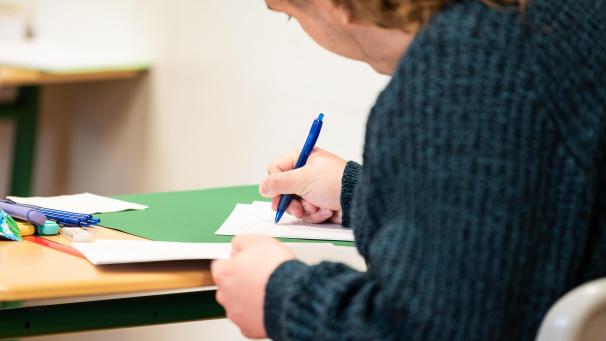 <p>Lernen beschäftigt Eltern und Schüler.</p>