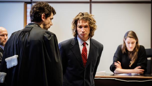 <p>Nathan Vandergunst, alias „Acid“,wärhend der Urteilsverkündung im Gerichtsaal von Brügge</p>