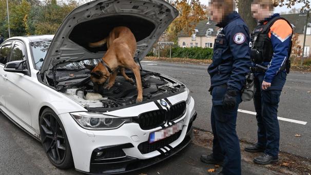 <p>Polizist ist nicht gleich Polizist: Das Tatigkeitsfeld ist vielfältig. Hier: eine Großkontrolle der Polizei in Kelmis.</p>