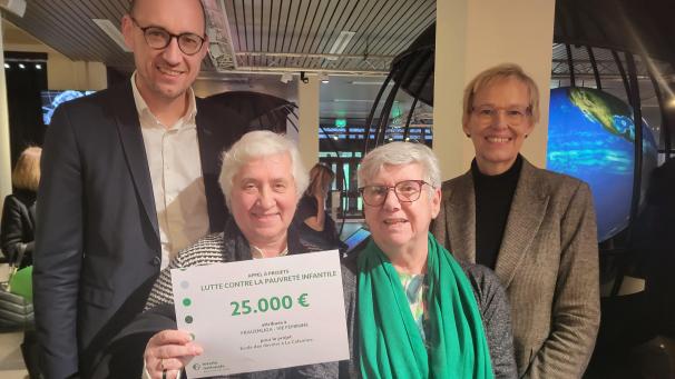 <p>Manuela Barry und Anne-Marie Braun (vorne, v.l.) zusammen mit den Ministern Van Peteghem (l.) und Lalieux.</p>