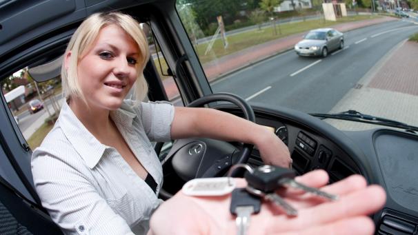 <p>Immer mehr Frauen möchten am Steuer eines LKW sitzen.</p>