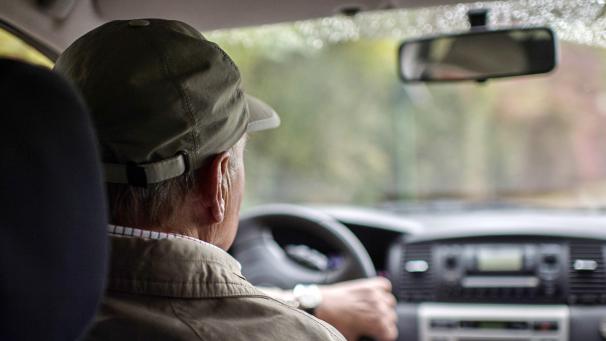 <p>Gesundheitschecks nur für Senioren? Laut dem Verkehrssicherheitsinstitut Vias werden dadurch ältere Fahrer diskriminiert.</p>