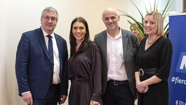 <p>Die Kandidaten der MR: Pierre-Yves Jeholet steht auf Platz 1 der Kammerliste in Wahlkreis Lüttich, Christine Mauel auf der Regionalliste auf Platz 2 hinter Charles Gardier. Stéphanie Cortisse ist Ersatzkandidatin auf der Regionalliste (v.l,).</p>