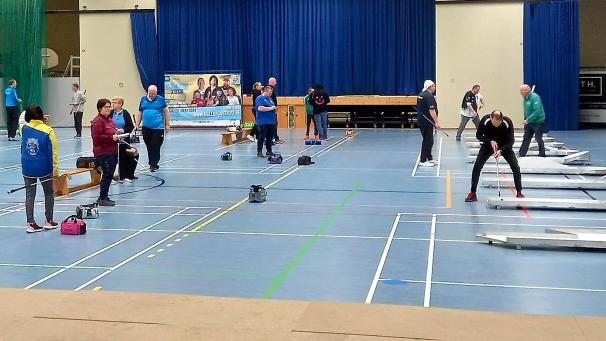 <p>Ein Blick in die Ketteniser Mehrzweckhalle, in der gleich zum Jahresbeginn ordentlich die Schläger geschwungen wurden.</p>
