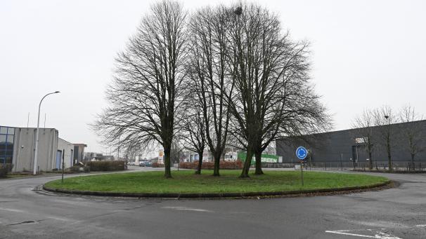 <p>Der Kreisverkehr an der Industriestraße wird neu dimensioniert, die Mittelinsel verkleinert.</p>