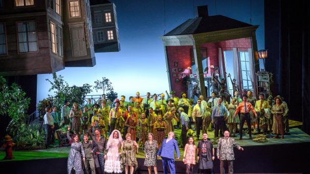 <p>Die Schlussszene bindet alle zehn Solisten und den Chor ein. Die Moral: „Die ganze Welt ist ein Witz“.</p>