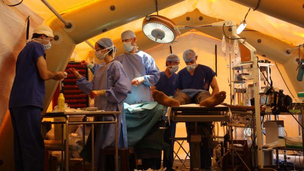 <p>Französische Feldlazarett – Im Einsatz nach dem verhererenden Erdbeeben auf Haiti</p>