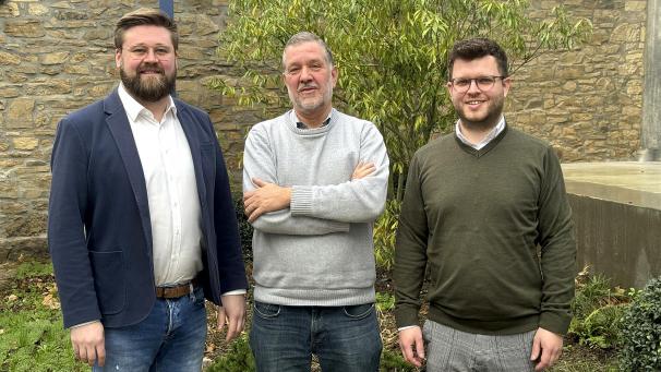 <p>Steven Gass, Marc Komoth und Yannick Plumacher (v.l.) bilden das Leitungstrio, das die Neuausrichtung des Verbands Födekam vorantreibt.</p>
