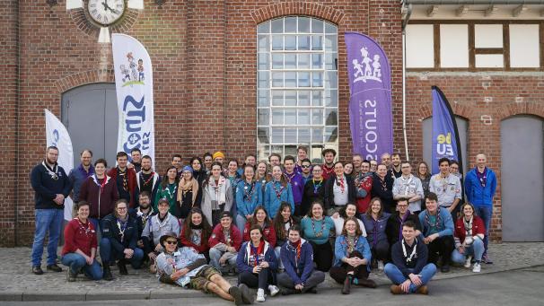 <p>An der Kluft sind sie zu erkennen. 60 Pfadfinder aus den deutschsprachigen Ländern haben sich in Eupen zur Konferenz getroffen.</p>