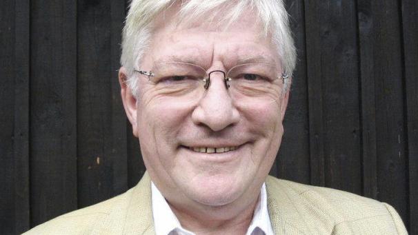 <p>Manfred Dahmen</p>