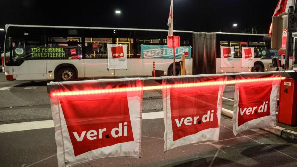 <p>Busse der Kölner Verkehrsbetriebe KVB stehen im Depot.</p>